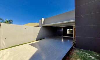 Imagem 3: Casa luxo em frente de rua