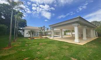 Imagem 7: Casa no condomínio Fazenda da Grama, em fase final de obras