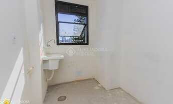 Imagem 7: Ao lado do Parção. Em rua calma e arborizada