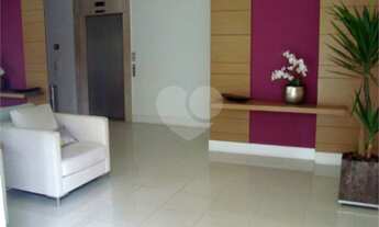 Imagem 6: Apartamento está localizado no bairro Vila Pompéia. Andar alto. Muito aconchegante e areja