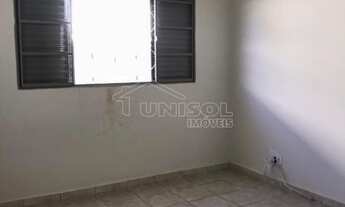 Imagem 7: A Unisol Imóveis aluga casa com três dormitórios sendo uma suíte e quatro vagas na garagem