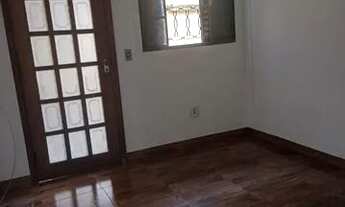 Imagem 3: Alugo casa de fundos, com 2 quartos, sala, cozinha, banho, área externa