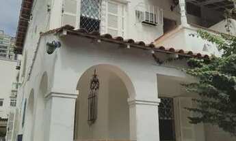 Imagem: Sobrado para aluguel possui 214 metros quadrados