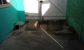 Imagem 3: Casa na trindade a. Casa está reformada banheiro cozinha toda pintada piso do quarto etc