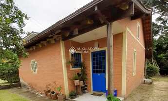 Imagem: Casa à Beira da Lagoa da Ibiraquera à