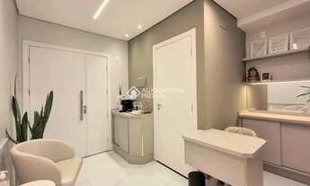 Imagem 2: Sala Comercial Mobiliada, andar alto com Vaga Coberta no Max Plaza