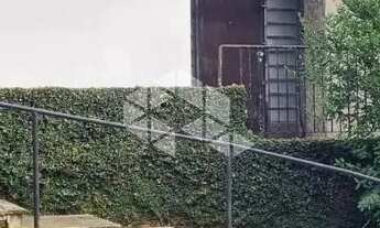 Imagem 2: Casa 2 dormitórios no Bairro Três Figueiras em Porto Alegre