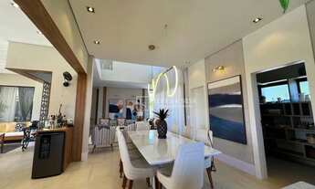 Imagem 2: Casa com 4 Suítes, Mobiliada localizada no Condomínio Shambala III, disponível para VENDA