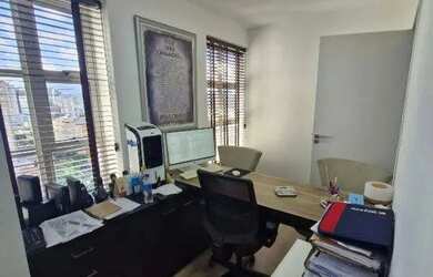 Imagem 13: Conjunto de salas com total de 64m2 no Funcionários com 2 vagas de garagem