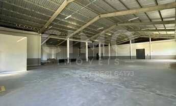 Imagem 4: Galpão para Locação em Gaspar 1.100 m² com Doca e Pátio Amplo