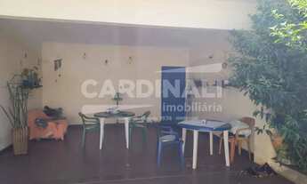 Imagem 4: Casa de esquina com ótima localização, com 04 dormitórios sendo 02 suítes