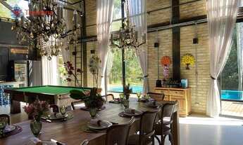 Imagem: Trata-se de um imóvel amplo, bonito e rodeado