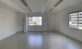 Imagem 7: Sala comercial com 80 m², reformada, no centro da cidade, localizada no Edifício Centro Em