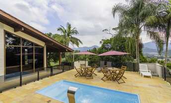 Imagem 2: Casa com linda vista no bairro Itoupava Central, amplo terreno em local tranquilo com lind