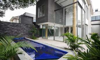 Imagem 2: Casa de condomínio para aluguel e venda possui 636 metros quadrados com 4 quartos