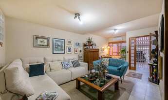 Imagem 7: Casa 03 dormitórios, com suíte, 02 vagas, pátio e piscina no bairro Menino Deus em Porto