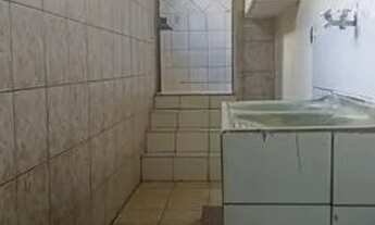 Imagem 2: Alugo uma casa com 2 quartos e um banheiro