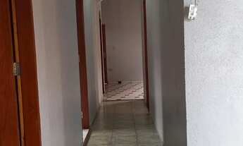 Imagem 4: Casa em rua pública