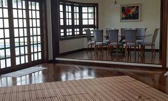 Imagem 4: Linda casa com 450m2, 4 suítes área de Lazer com piscina e churrasqueira excelente localiz