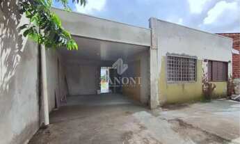 Imagem 2: Oportunidade! Casa em Reforma com Acabamento Iniciado, Terreno Amplo e Grande Potencial de