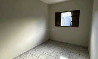 Imagem 7: Casa com terreno amplo próxima à Avenida Nildo Ribeiro