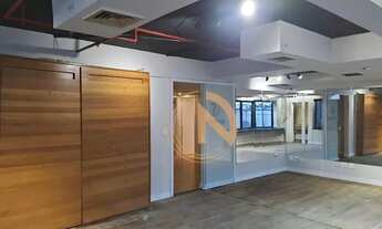 Imagem 3: Sala no Itaim Bibi, recém reformada com 144m², 03 vagas de garagem e muito iluminada