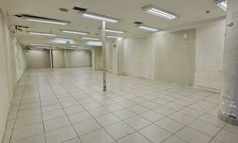 Imagem 6: BAIXO GLORIA - Lojão de frente para Rua