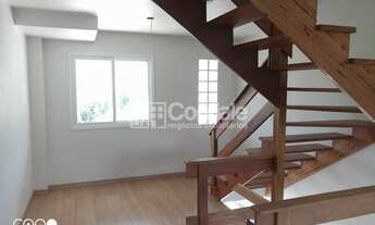 Imagem 2: Sobrado triplex com entrada individual a venda no bairro Desvio Rizzo