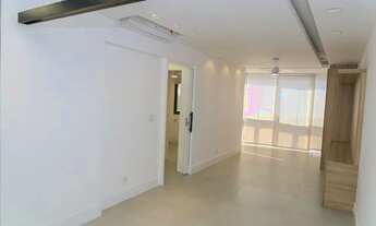 Imagem 3: Apartamento com 2 quartos, 67 m² - venda por R$ 700.000 ou aluguel por R$ 4.650/mês - Barr