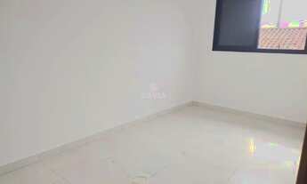 Imagem: Casa sobreposta com 2 quartos no bairro