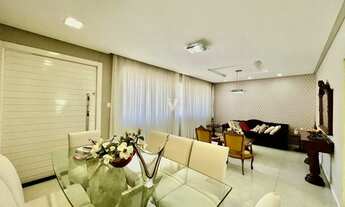 Imagem: Ampla casa central reformada e com piscina!