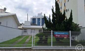 Imagem: Residência semimobiliada com amplo terreno