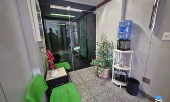 Imagem 2: Conjunto de salas com total de 64m2 no Funcionários com 2 vagas de garagem