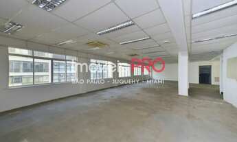 Imagem: Prédio com renda, lojas no térreo, modernizado