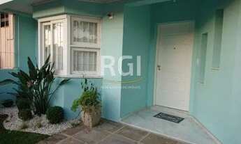 Imagem 2: Casa em Porto Alegre, no bairro Espirito Santo, com 4 dormitório(s), e 4 banheiros, à vend