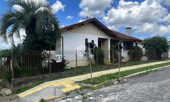 Imagem 3: Casa com 4 dormitórios no bairro Primeiro de Maio
