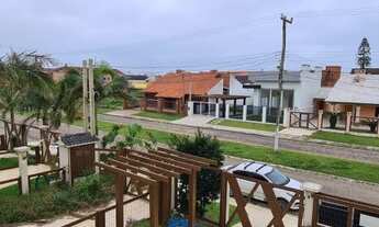 Imagem 6: Tríplex em privilegiada localização com três dormitórios no centro de Imbé