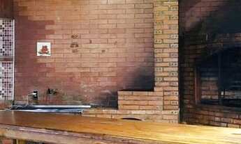 Imagem 4: Ampla casa de 2 pavimentos de 405m² com 6 suítes e 3 cozinhas