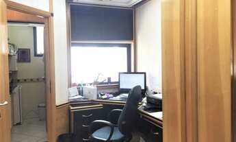 Imagem 3: Vendo ou alugo, conjunto comercial com quatro sala e três vagas de garagem, localização pr