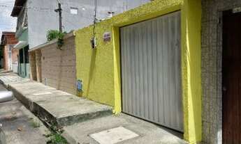 Imagem 6: Casa em rua pública