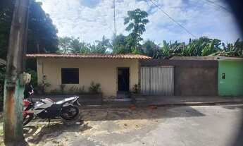 Imagem: Casa grande com terreno do lado