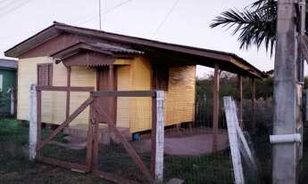 Imagem: Casa com 2 quartos sozinha no pátio