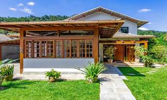 Imagem: Casa com 4 quartos em condomínio no Comary