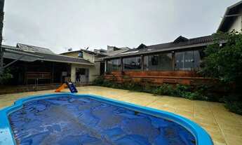 Imagem: Casa para aluguel, 8 quartos, 5 suítes