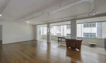 Imagem 4: Amplo apartamento de 360 m² com 4 quartos, 2 suítes, varanda e 3 vagas em Lourdes próximo