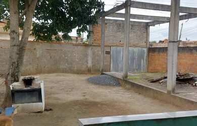 Imagem 2: Casa de esquina de 2qts com quintal e lote e uma estrutura armada para comercio prox. sup