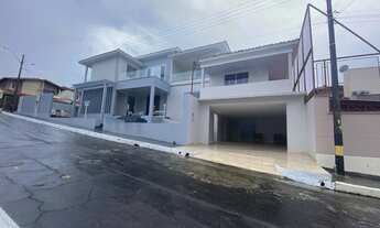 Imagem 3: Casa de condomínio sobrado para aluguel possui 550 metros quadrados com 5 quartos