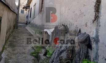 Imagem 2: Terreno com casa antigas