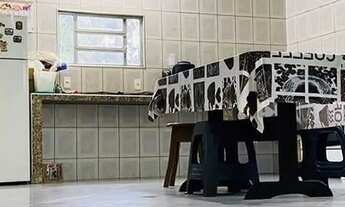 Imagem 5: Ampla casa de 2 pavimentos de 405m² com 6 suítes e 3 cozinhas