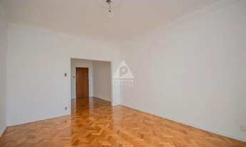 Imagem 3: Apartamento à venda, 3 quartos, 1 suíte, 1 vaga no Flamengo com ampla área externa!